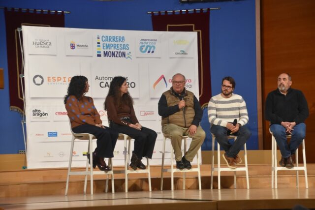 Imagen. José María Calasanz, gerente de Somontano Social, participó en una mesa redonda sobre inclusión.