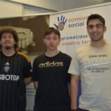 Imagen. Foto de grupo, de izquierda a derecha, José María Calasanz, Maxim Hrynenko y Néstor Aisa durante sus prácticas en Somontano Social, Centro Especial de Empleo de la Fundación AltoAragón Integración (FAI).