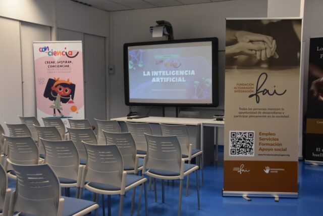 Imagen. Aula de la sede de Somontano Social donde se desarrolló el Taller de IA e impresión 3D del proyecto Con-Ciencia.
