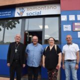 Imagen. El Obispo de Barbastro-Monzón, Ángel Pérez Pueyo, acompañado del gerente de Somontano Social, José María Calasanz, durante la visita al Centro Especial de Empleo junto a la ecónoma Marta Calavera y Jesús Gracia, asesor.